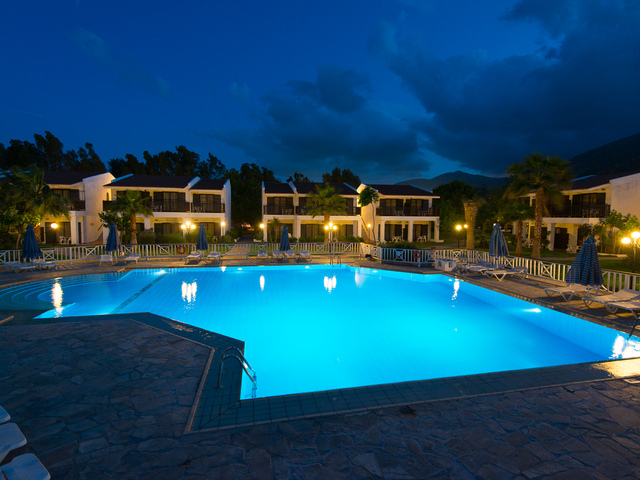 фотографии отеля Golden Coast Hotel & Bungalows изображение №11