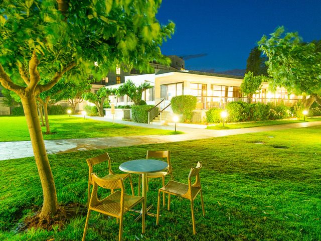 фото Golden Coast Hotel & Bungalows изображение №2