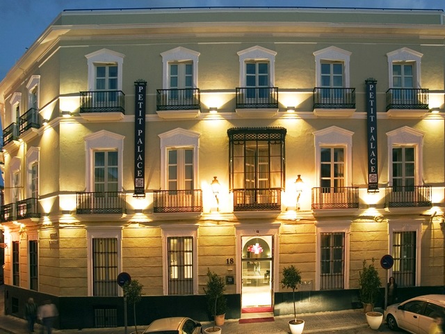 фотографии отеля Petit Palace Santa Cruz изображение №3