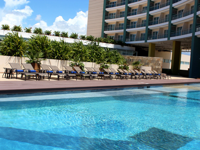 фото отеля Krystal Urban Cancun (ex. B2b Malecon Plaza Hotel & Convention Center) изображение №1