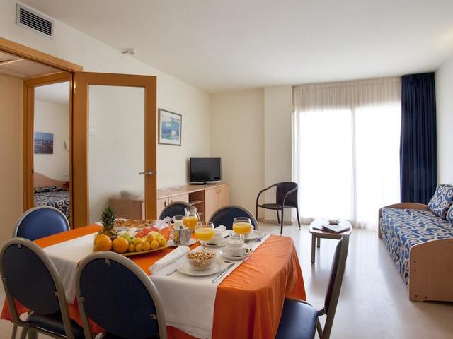 фото отеля H TOP Royal Sun Suites (ex. H TOP Santa Susanna) изображение №17