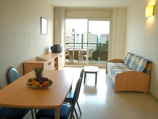 фото H TOP Royal Sun Suites (ex. H TOP Santa Susanna) изображение №6