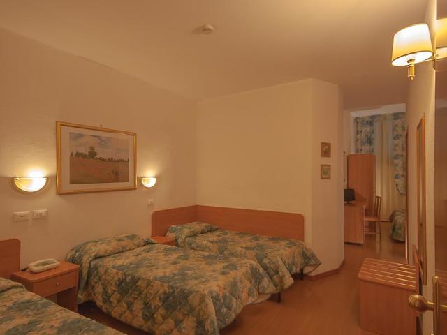 фотографии отеля  Hotel Tirreno изображение №15