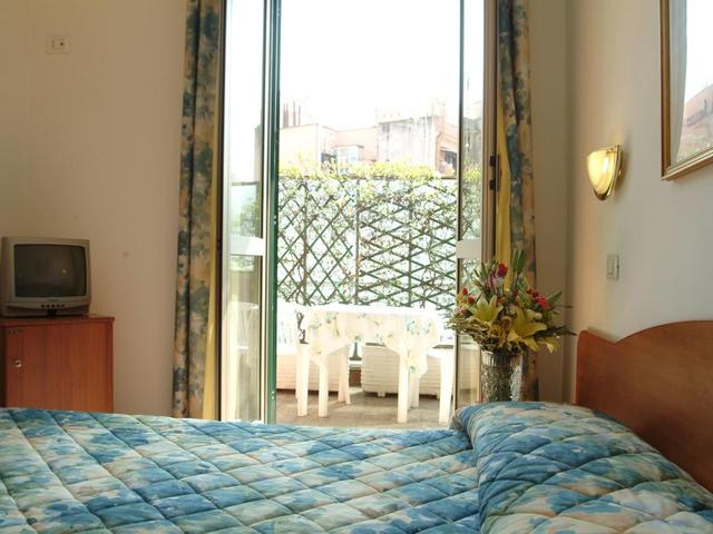 фото отеля  Hotel Tirreno изображение №5