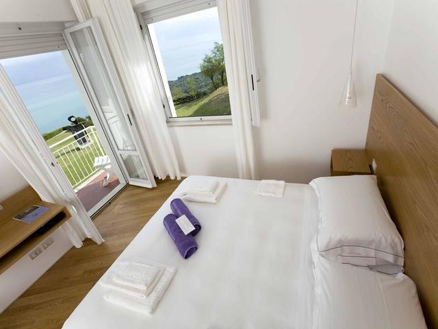 фотографии Hotel Emilia изображение №40