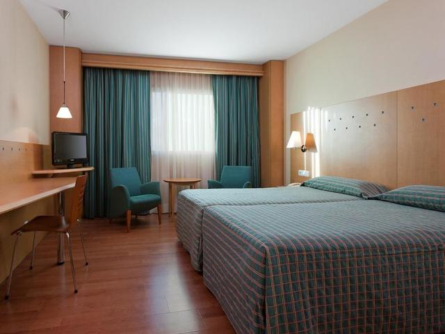 фото Hotel City Express Santander Parayas (ex. NH Santander Parayas) изображение №14