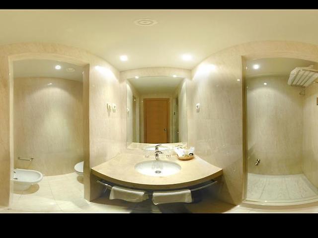 фотографии Hotel City Express Santander Parayas (ex. NH Santander Parayas) изображение №12
