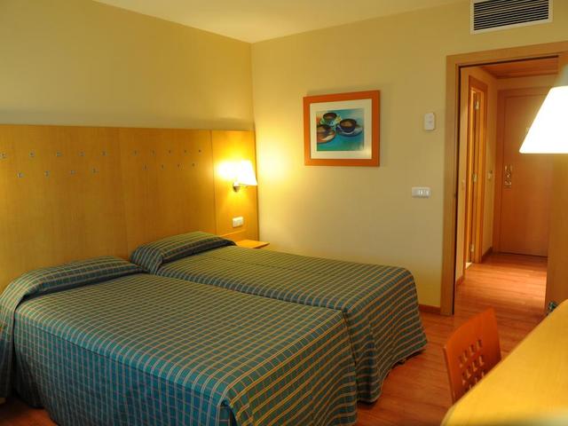 фото Hotel City Express Santander Parayas (ex. NH Santander Parayas) изображение №10