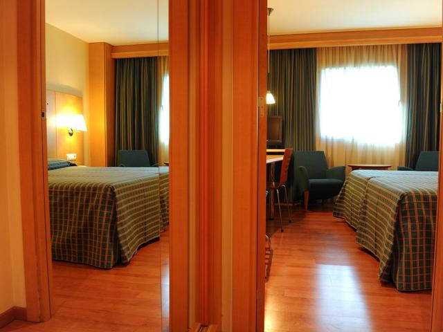 фото Hotel City Express Santander Parayas (ex. NH Santander Parayas) изображение №6