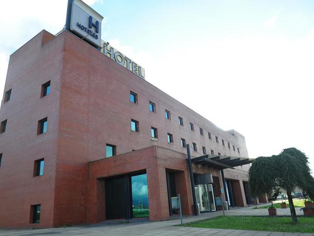 фото Hotel City Express Santander Parayas (ex. NH Santander Parayas) изображение №2