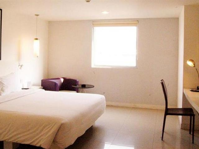 фотографии отеля The Plaza Hotel Glodok изображение №11