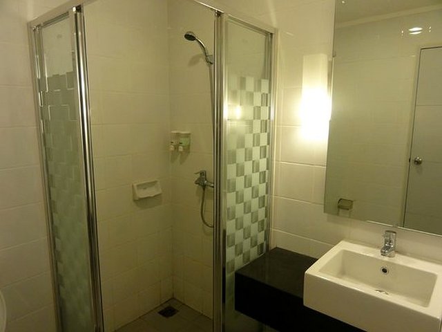 фото The Plaza Hotel Glodok изображение №10