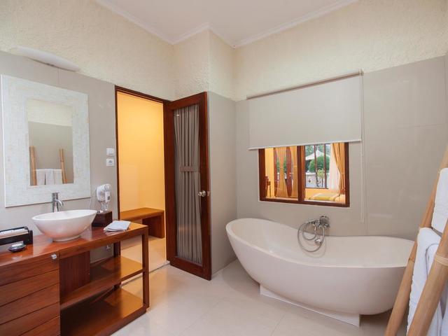 фото отеля Jambuluwuk Oceano Resort изображение №13