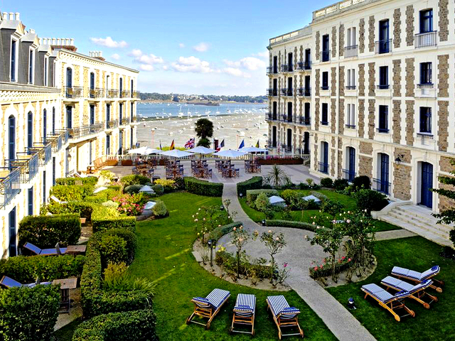 фото Hotel Barriere Le Grand Hotel  изображение №2