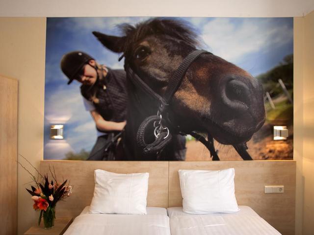 фото отеля Iron Horse изображение №9