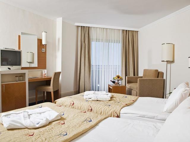 фото отеля Crystal Admiral Resort Suite & Spa (ex. Ardisia Deluxe Resort) изображение №17