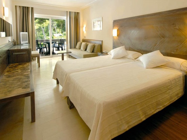 фотографии отеля Beach Club Font de Sa Cala изображение №35