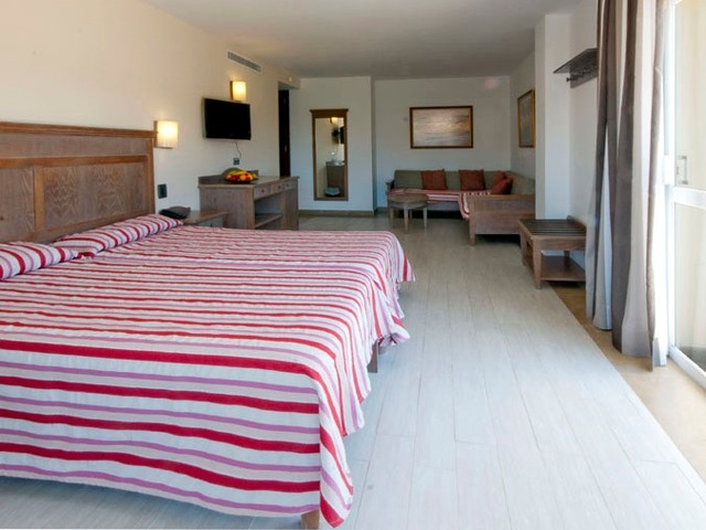 фотографии отеля Beach Club Font de Sa Cala изображение №31