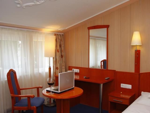 фото Szonyi Garden Hotel Pest изображение №2