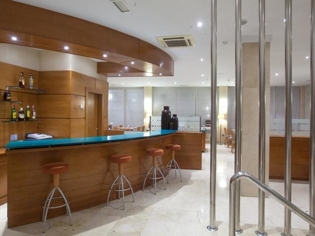 фотографии отеля NH San Pedro изображение №11