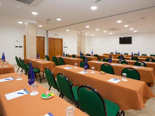 фотографии отеля NH San Pedro изображение №7