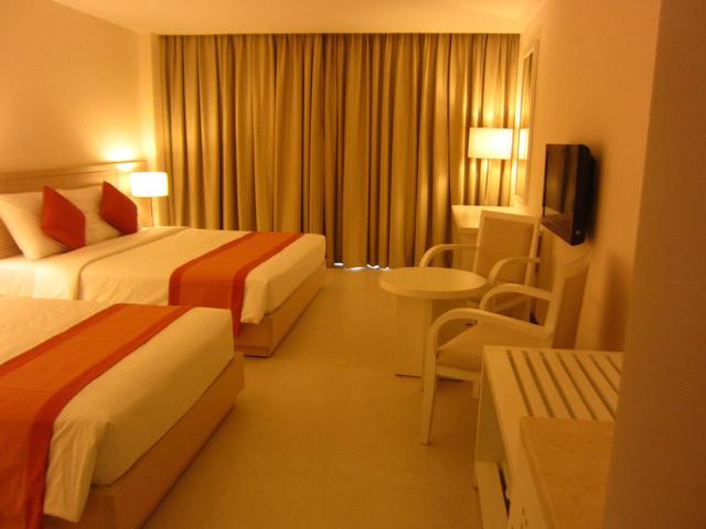 фото Nhi Phi Hotel изображение №34