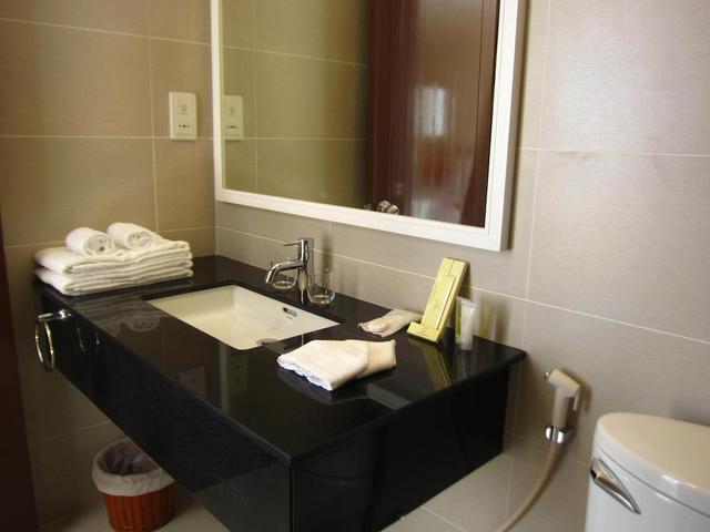фотографии отеля Nhi Phi Hotel изображение №23