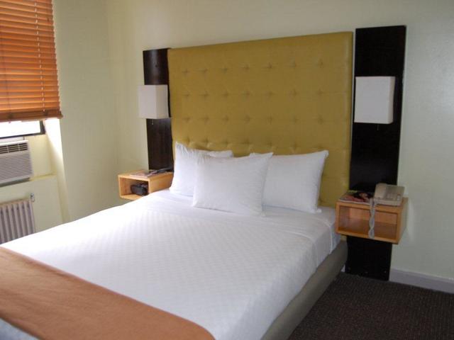 фото отеля Astor on the Park изображение №17