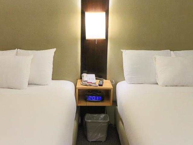 фотографии отеля Astor on the Park изображение №11