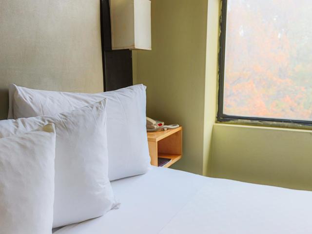 фото отеля Astor on the Park изображение №5