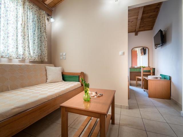 фотографии отеля Denise Beach изображение №15