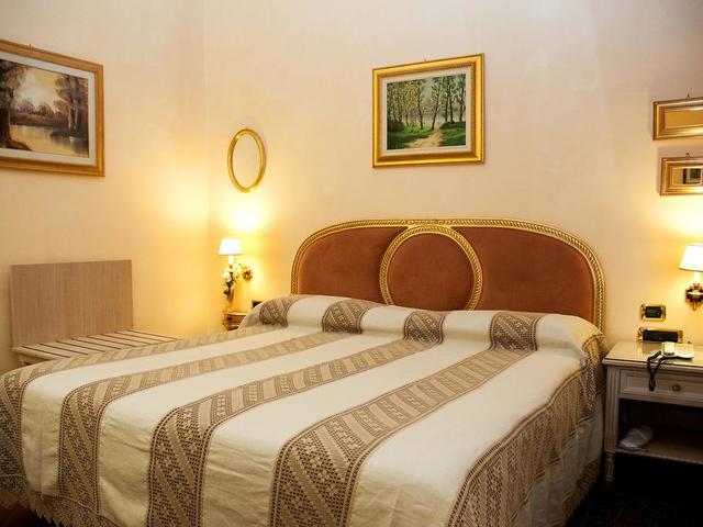 фотографии отеля Daniel's Hotel изображение №19