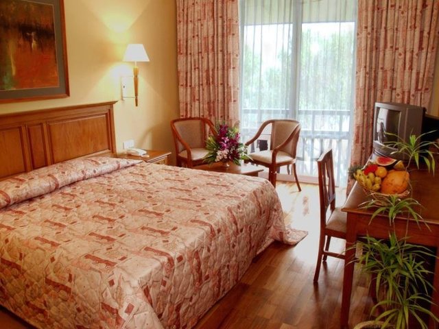 фото отеля Hibiscus Beach Hotel & Villas изображение №57