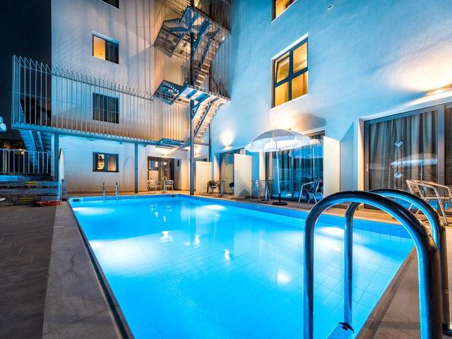 фото Pollis изображение №26