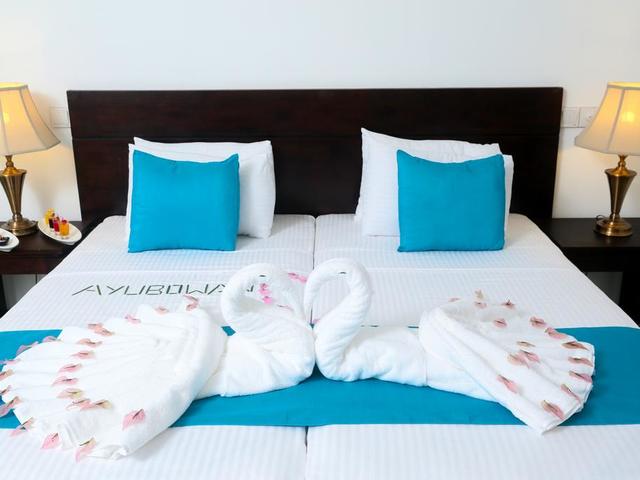 фото Rathna Beach Resort (Ex. Coco Royal Beach Resort) изображение №18