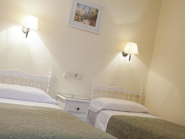 фотографии отеля Hostal Los Alpes изображение №31