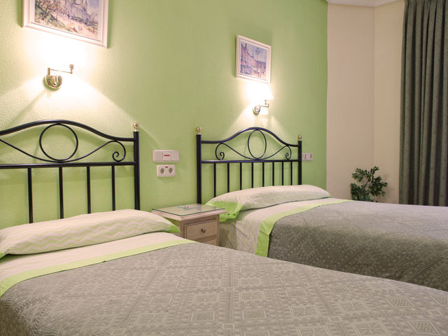 фотографии отеля Hostal Los Alpes изображение №11