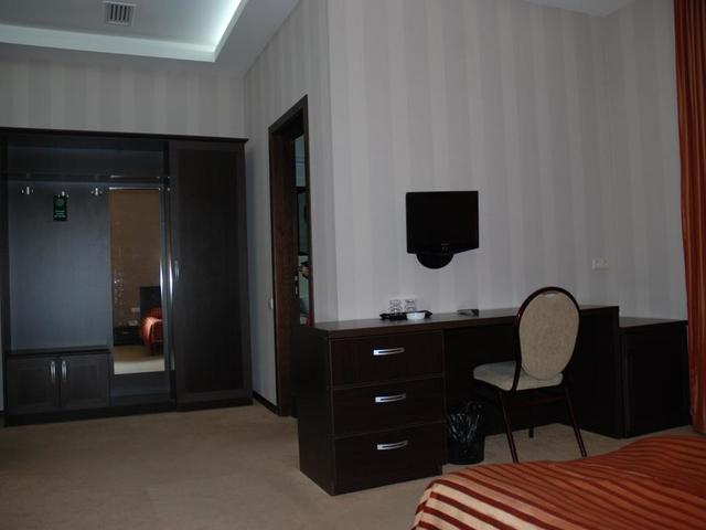 фото отеля D`Plaza изображение №5