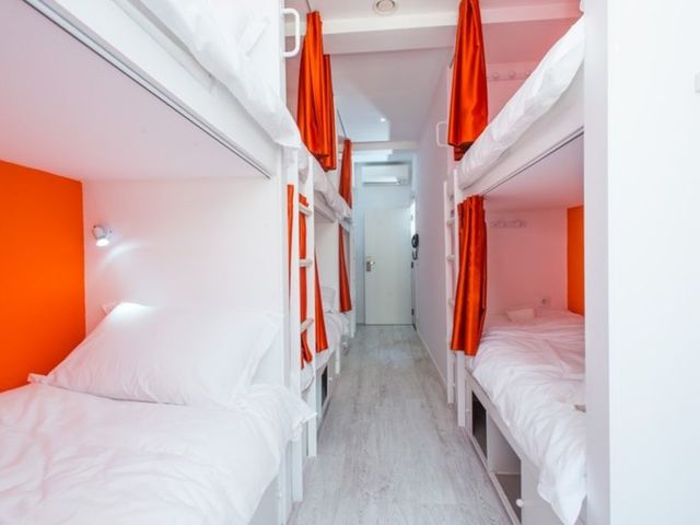 фото отеля Golden Tram 242 Lisbonne Hostel изображение №37