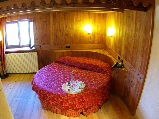 фото Grand Hotel Besson изображение №18