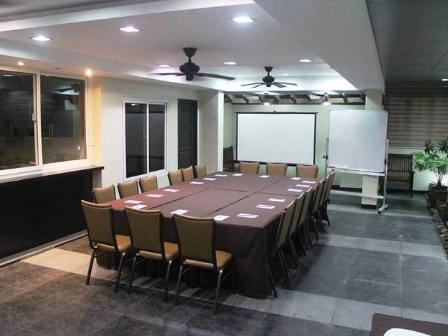 фото отеля The Studio 18 Residences изображение №5