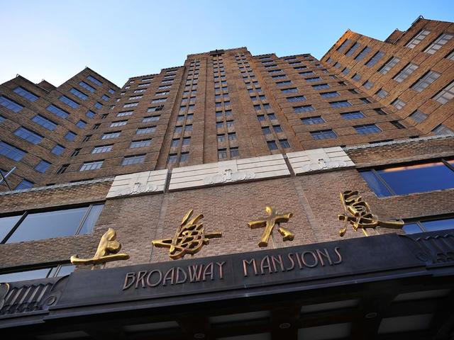 Broadway Mansions - On The Bund (ex. Shanghai Tower)