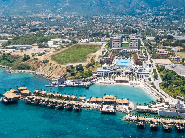 Cratos Premium Hotel, Casino, Port & Spa