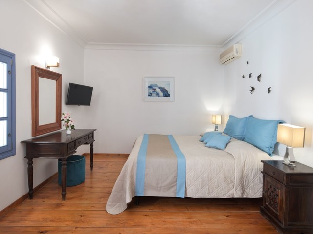фото отеля Meltemi Luxury Suites изображение №25