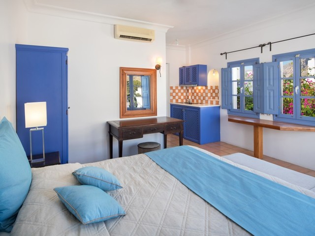 фото Meltemi Luxury Suites изображение №18