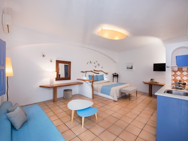 фото отеля Meltemi Luxury Suites изображение №9