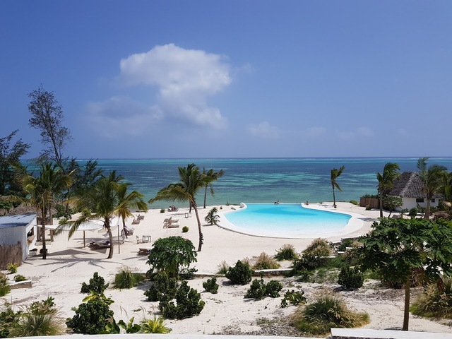Zanbluu Beach
