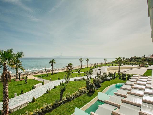 фото отеля Blue Carpet Luxury Suites изображение №25