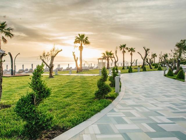 фотографии Blue Carpet Luxury Suites изображение №12