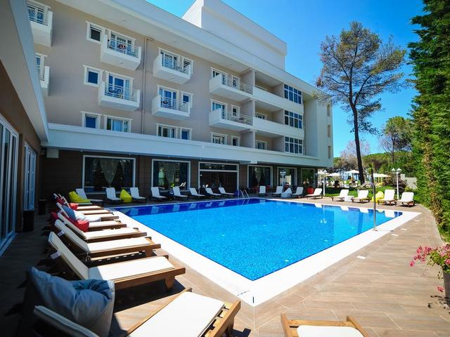 фото отеля Sandy Beach Resort изображение №1